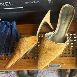 Y2K BCBGirls Tan Haircalf Pointed Mule Heels